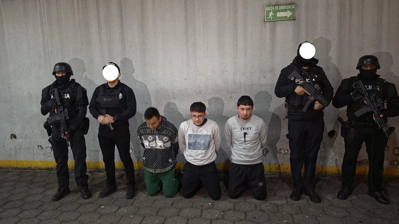 Operativo contra red extorsiva deja 24 detenidos en siete
