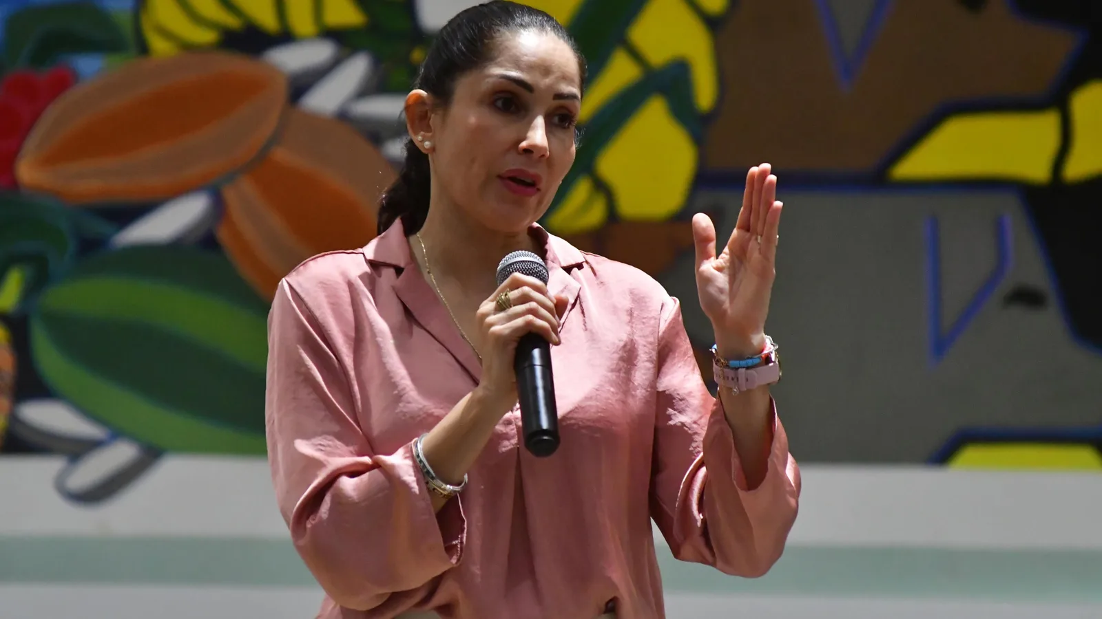 Reimberg vincula detención de González con motines que