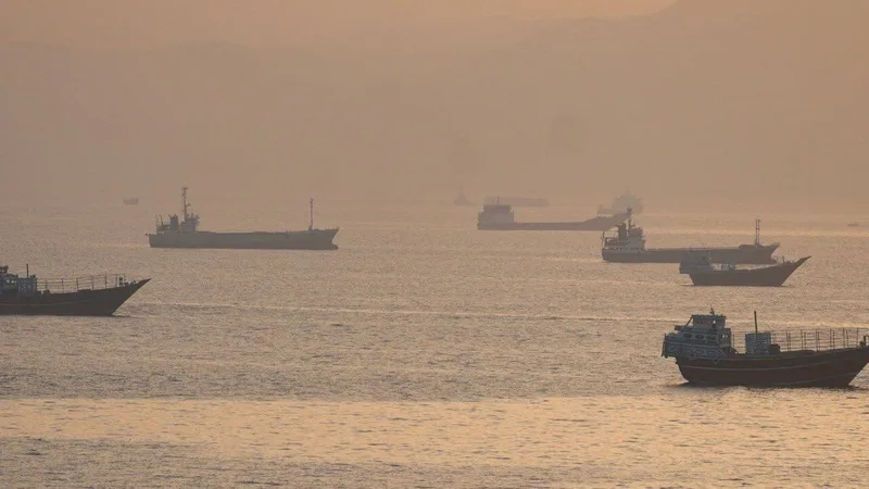 Más de 6.000 marinos atrapados en el Golfo por tensión