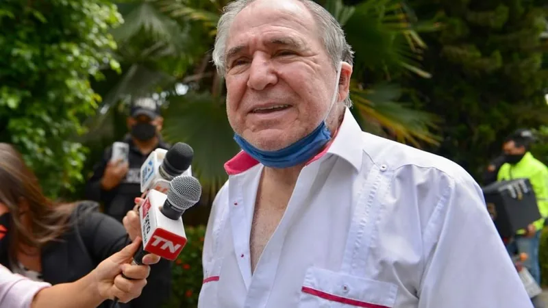 Esposa de Bucaram presenta habeas corpus para frenar