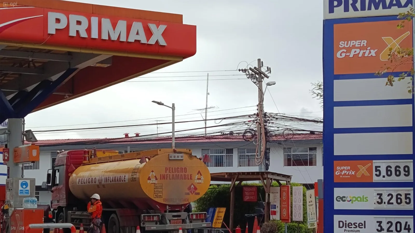 Transportistas ecuatorianos denuncian escasez de diésel por