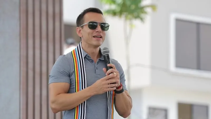 Noboa viaja a Perú para Gabinete Binacional con comitiva