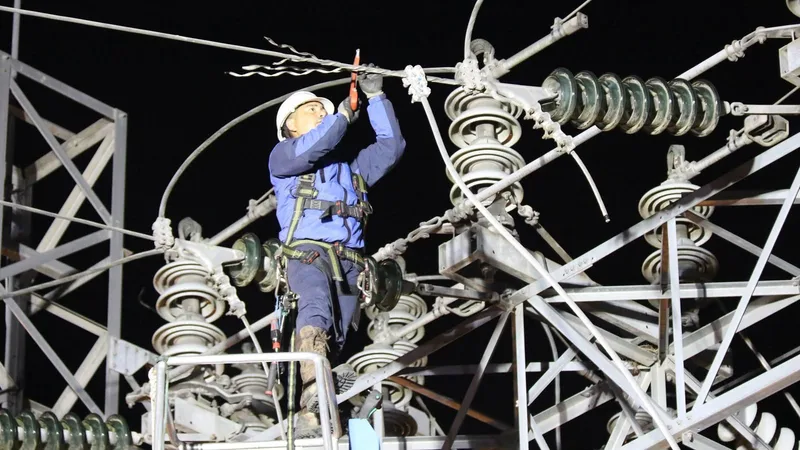 Ecuador completa mantenimiento eléctrico en 15 provincias