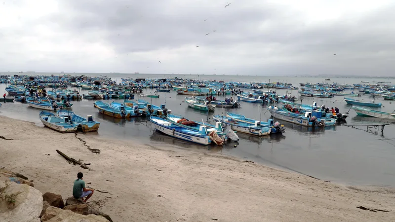 Armada ecuatoriana localiza a ocho tripulantes
